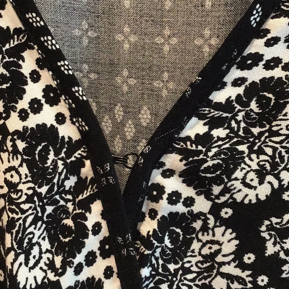 Mossimo Supply Romper EUC - Picture 3 of 4